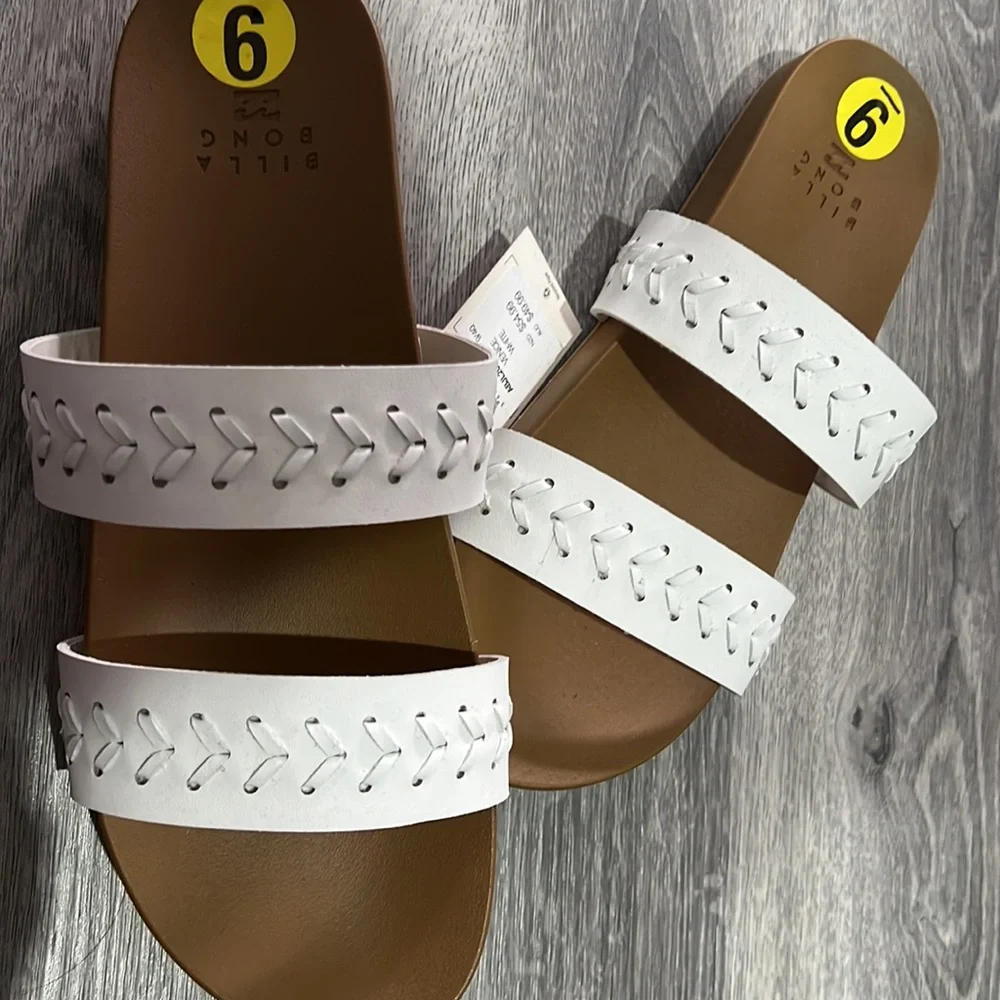 Brand new slippers - Picture 2 of 2